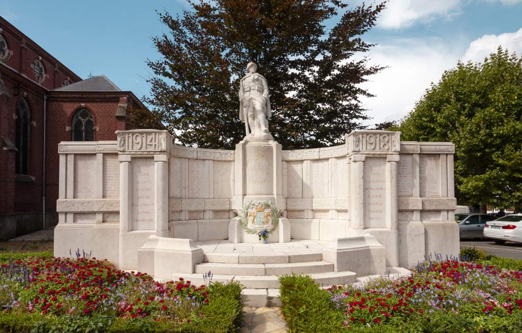 photo du monument aux Morts de Pérenchies